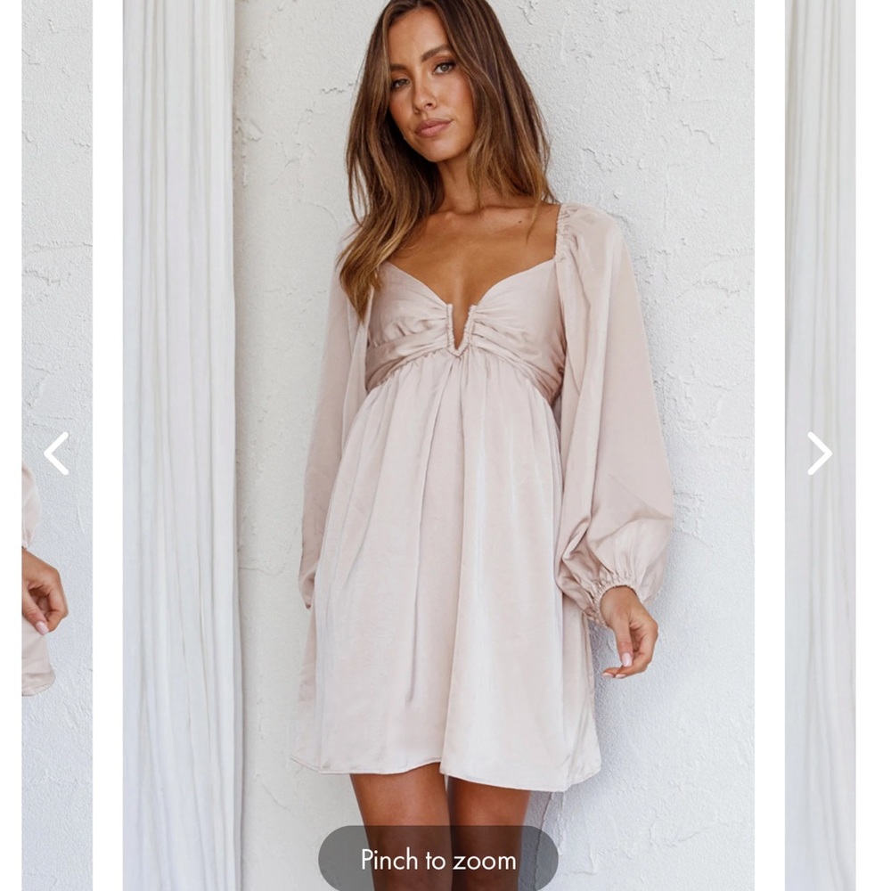 Beige mini dress, lined, balloon sleeves
Lace-up back
long, balloon sleeves